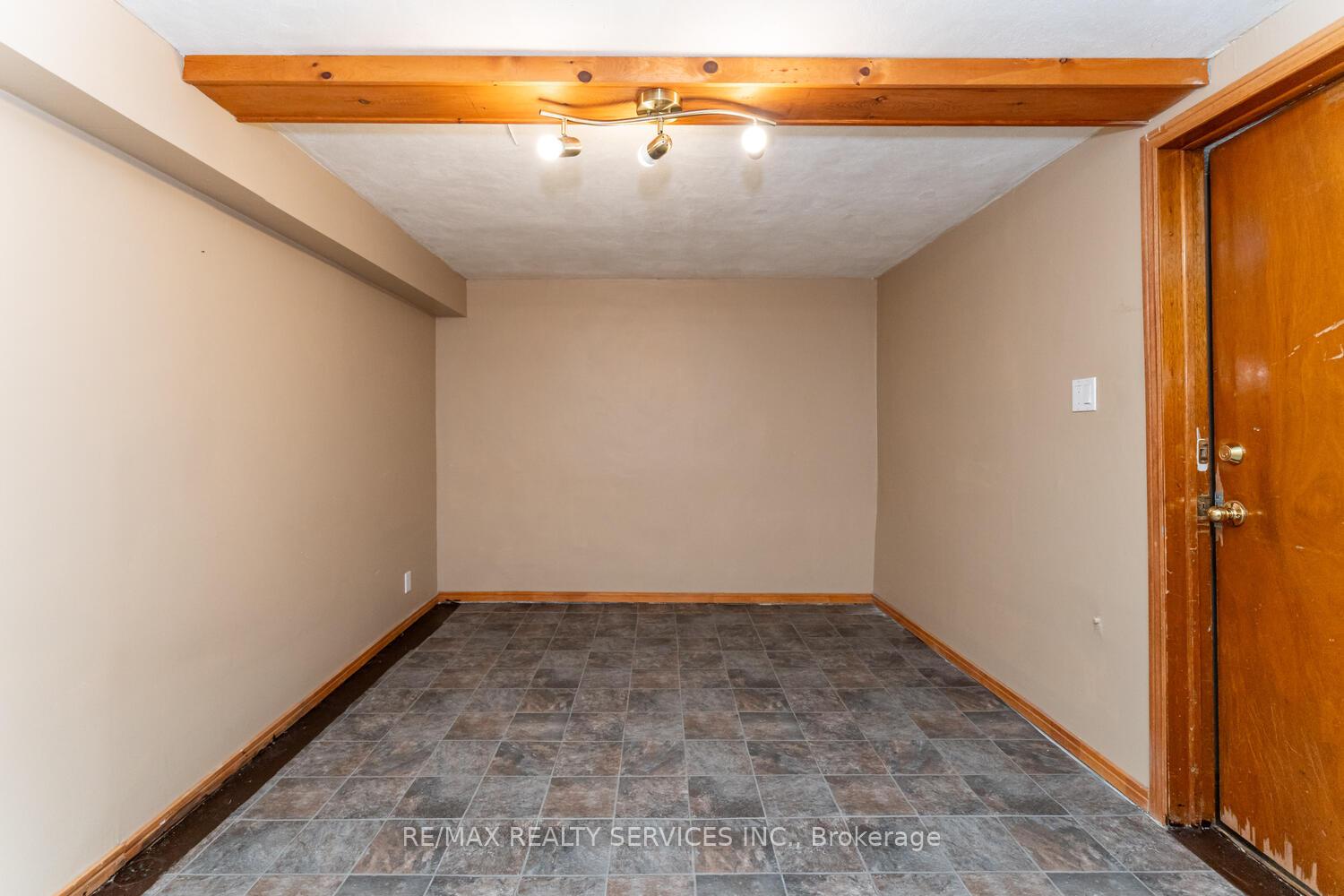 Photo 36 of 32 Obermeyer Drive, Kitchener — HOMEH