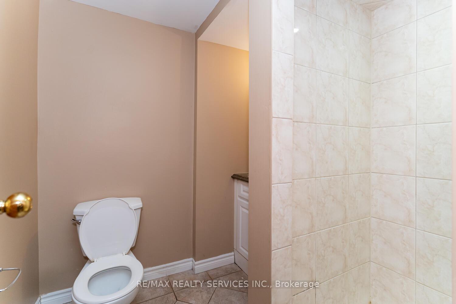 Photo 37 of 32 Obermeyer Drive, Kitchener — HOMEH