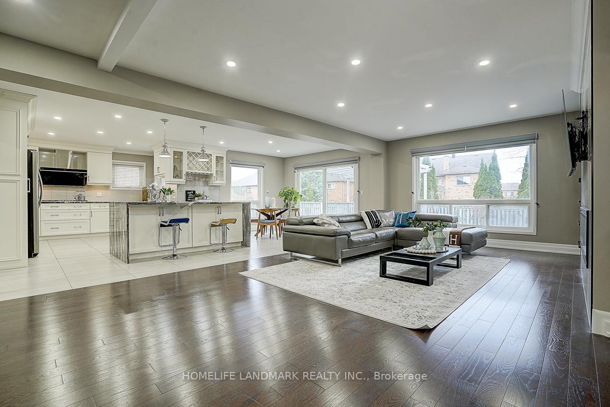 Photo 4 of 74 Webber Crescent, Markham, Unionville — HOMEH
