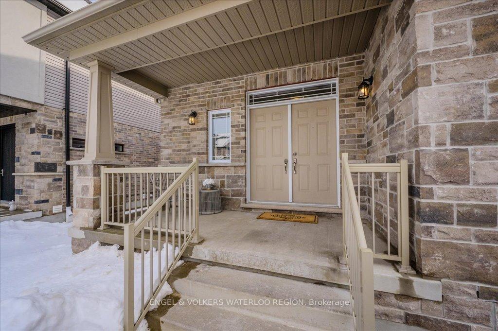 Photo 3 of 913 Redtail Court, Kitchener, Bridgeport — HOMEH