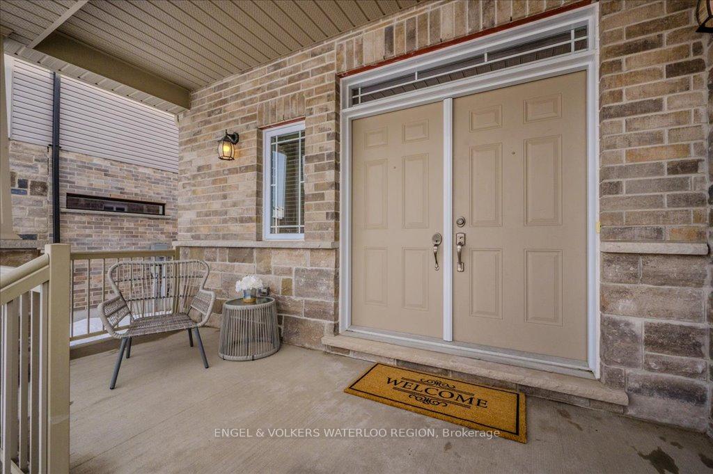 Photo 4 of 913 Redtail Court, Kitchener, Bridgeport — HOMEH