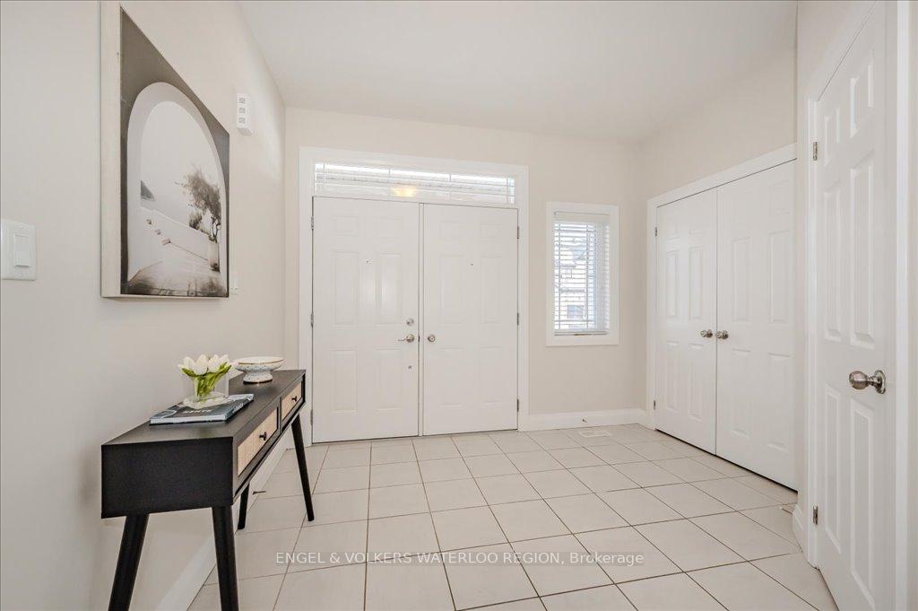 Photo 5 of 913 Redtail Court, Kitchener, Bridgeport — HOMEH