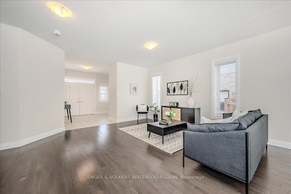 Photo 7 of 913 Redtail Court, Kitchener, Bridgeport — HOMEH