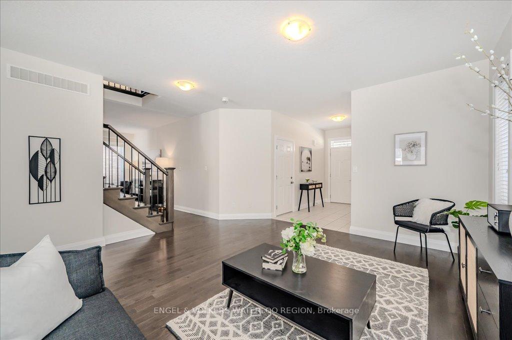 Photo 8 of 913 Redtail Court, Kitchener, Bridgeport — HOMEH