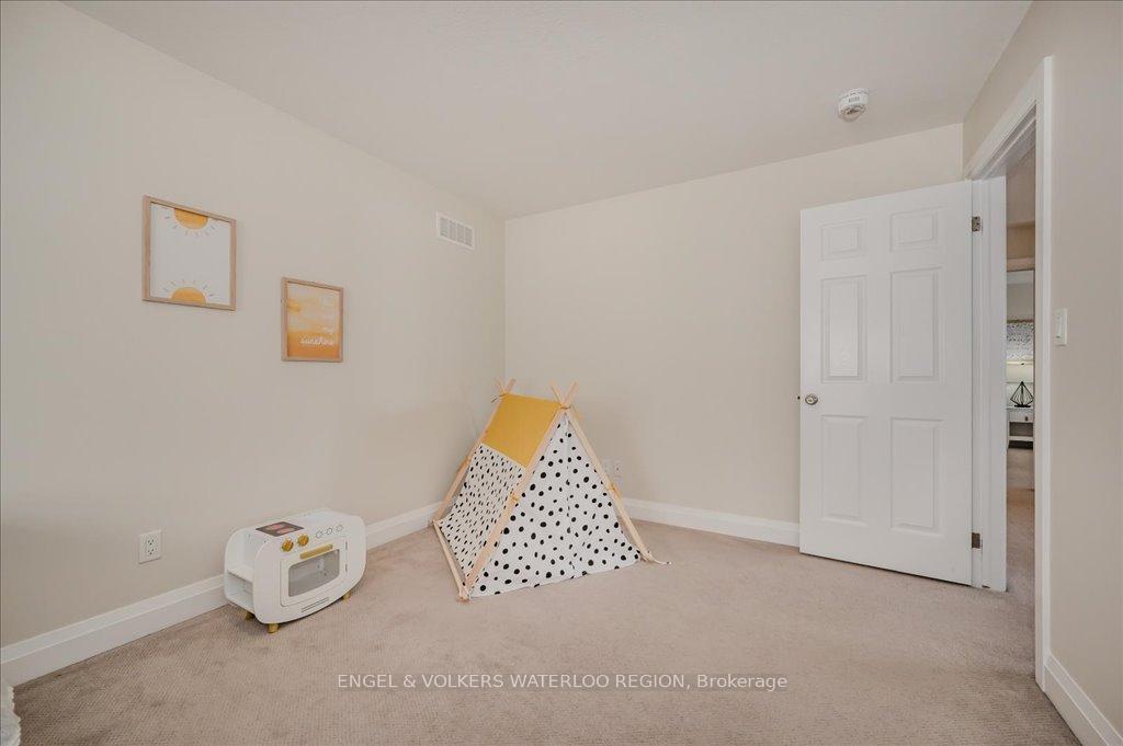 Photo 40 of 913 Redtail Court, Kitchener, Bridgeport — HOMEH