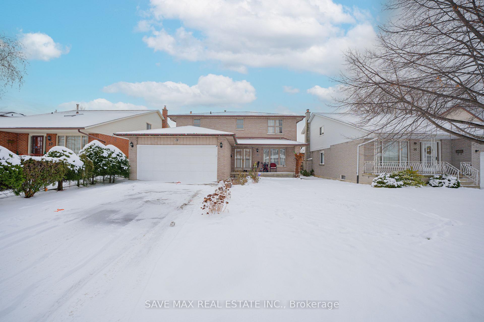 Front of Unit LOWER, 18 Rockway Court S