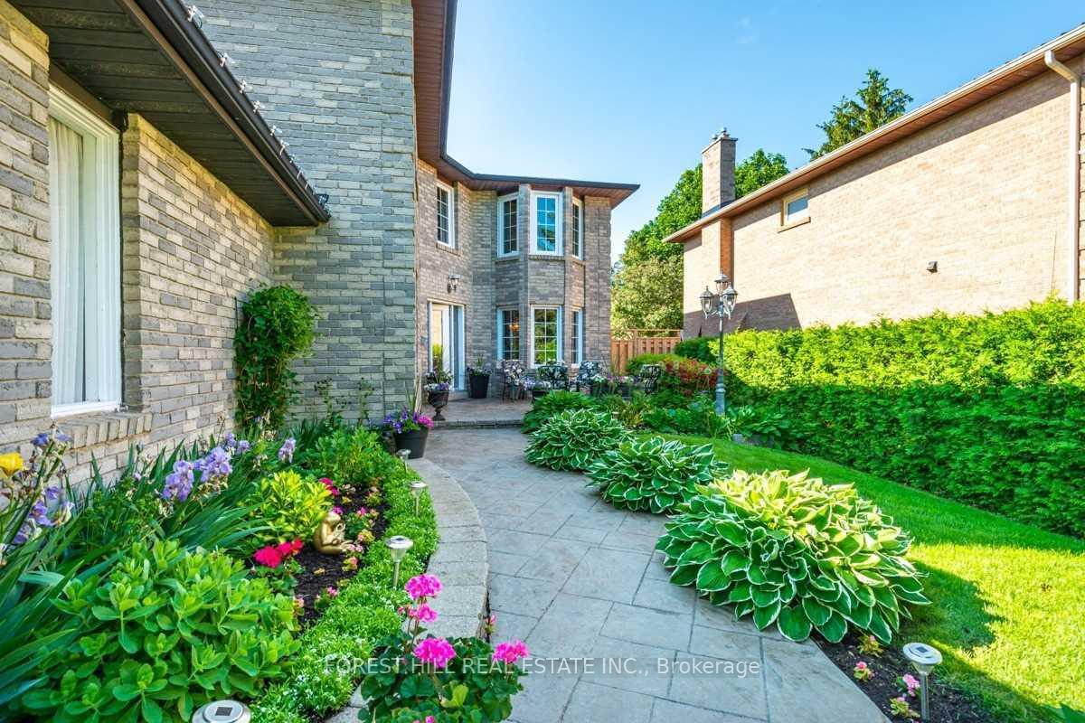 Photo 2 of 257 Fincham Avenue, Markham, Markham Village — HOMEH