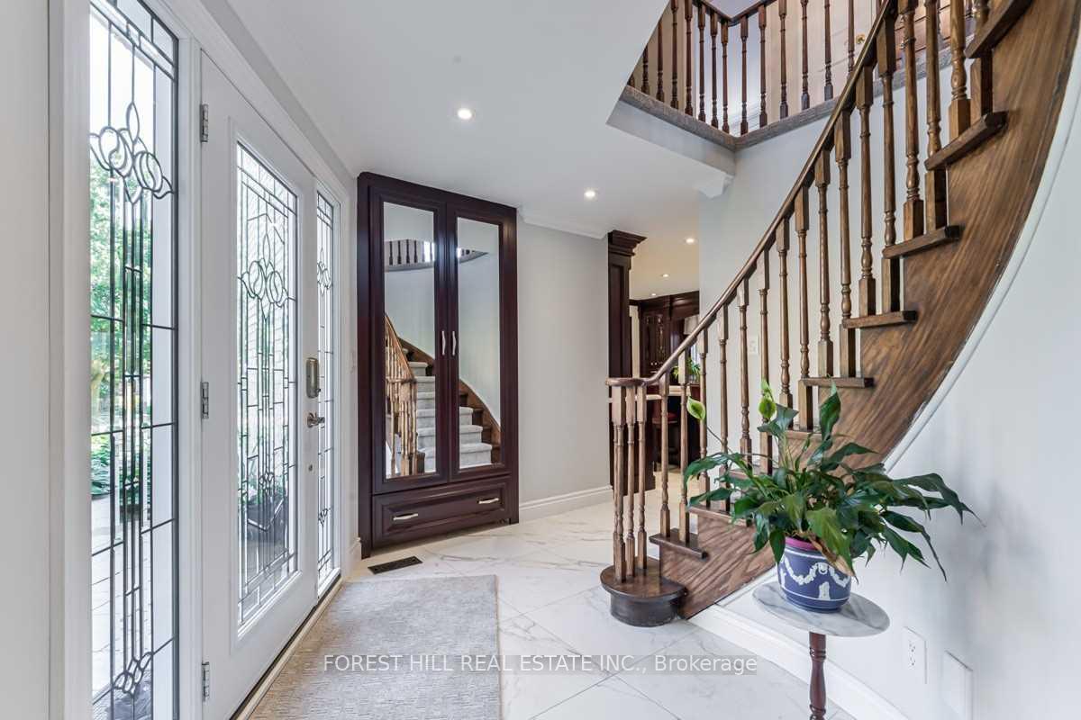 Photo 4 of 257 Fincham Avenue, Markham, Markham Village — HOMEH