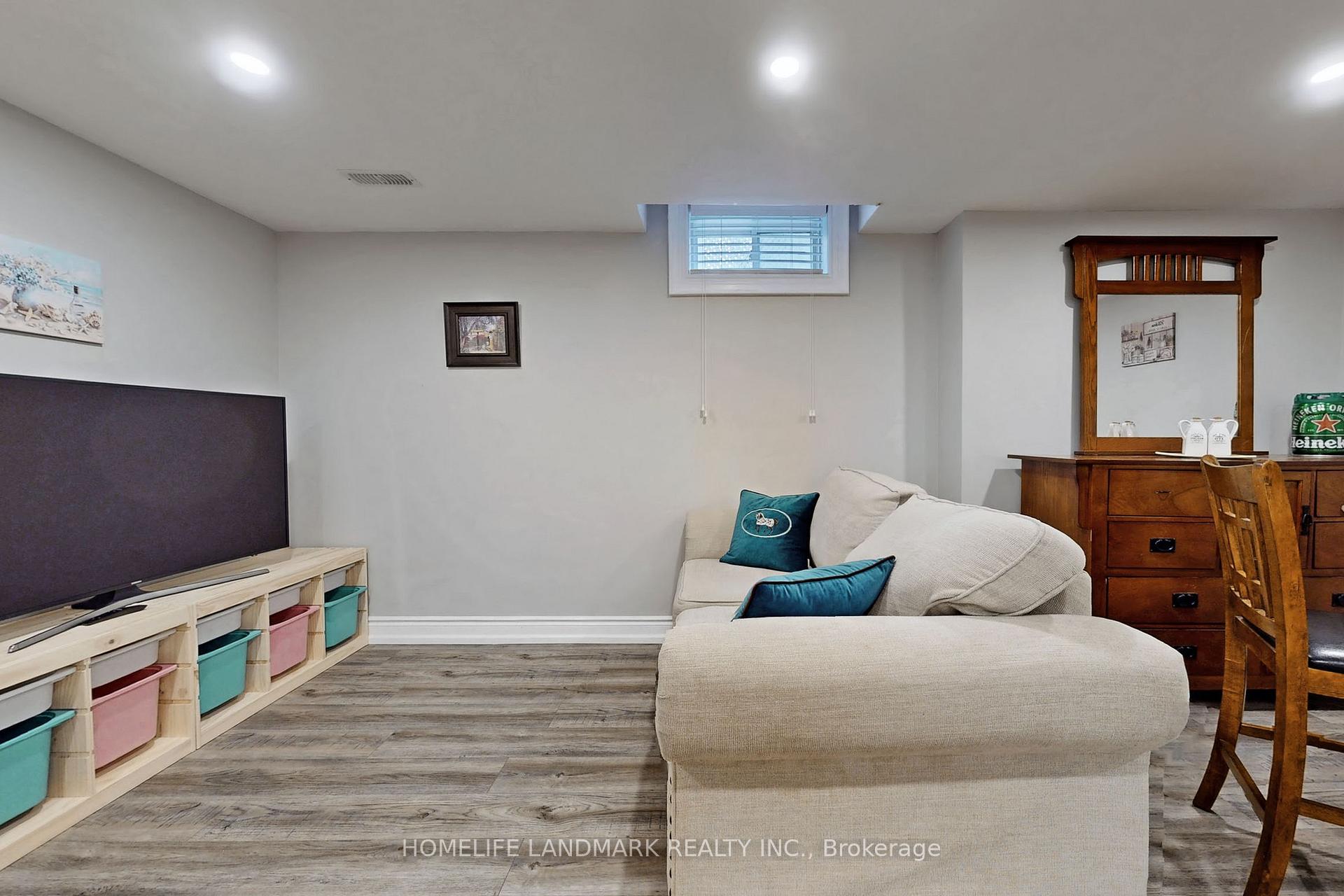 Photo 40 of 47 Riverbend Road, Markham, Village Green-South Unionville — HOMEH