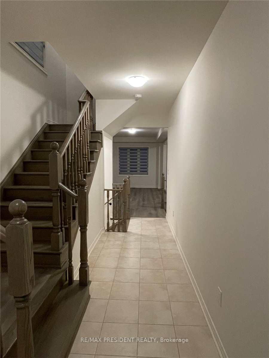 Photo 4 of 81 Westfield Crescent, Hamilton, Waterdown — HOMEH