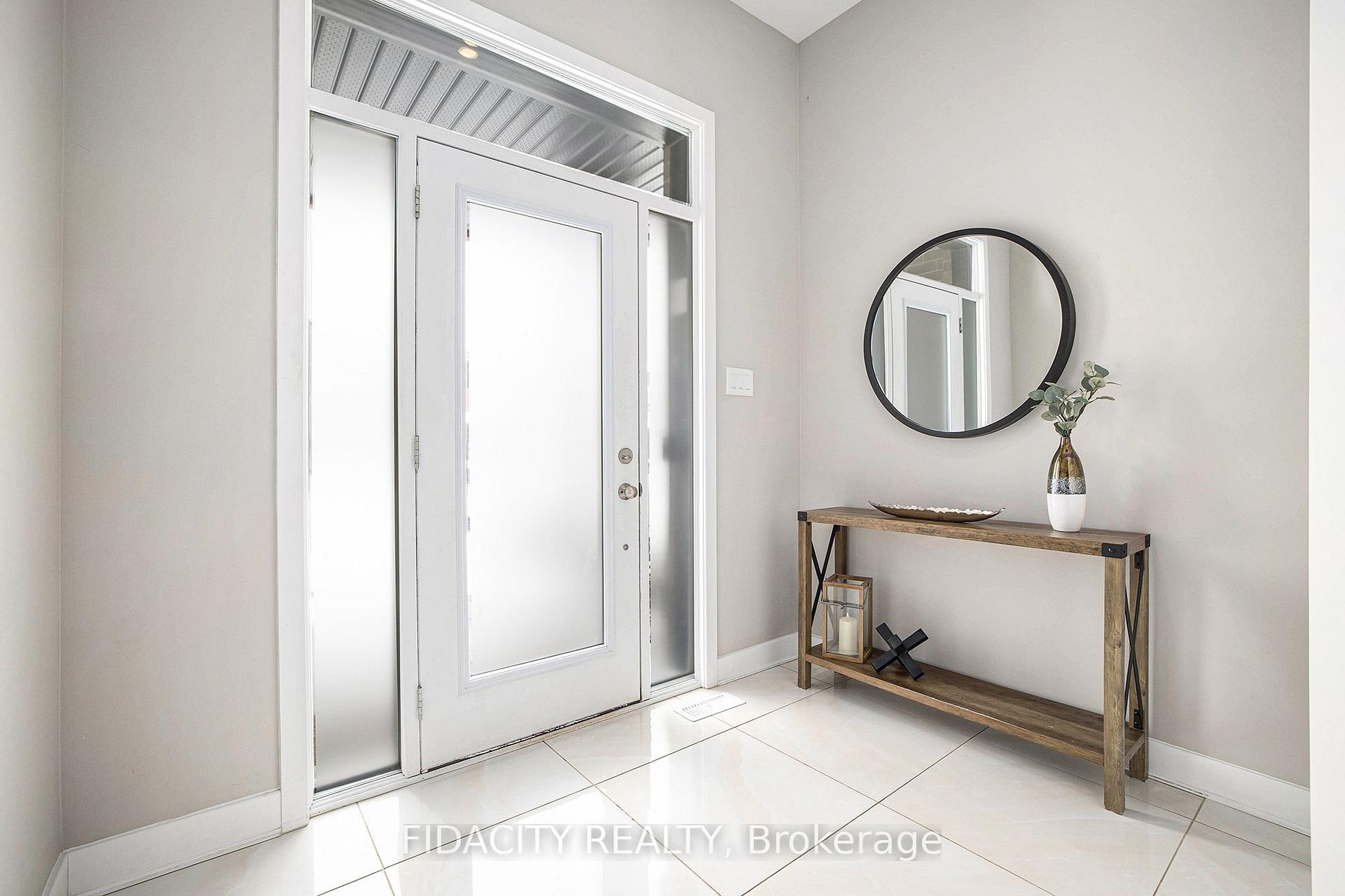 Photo 3 of 211 Lift Lane, Ottawa, Kanata - Emerald Meadows/Trailwest — HOMEH