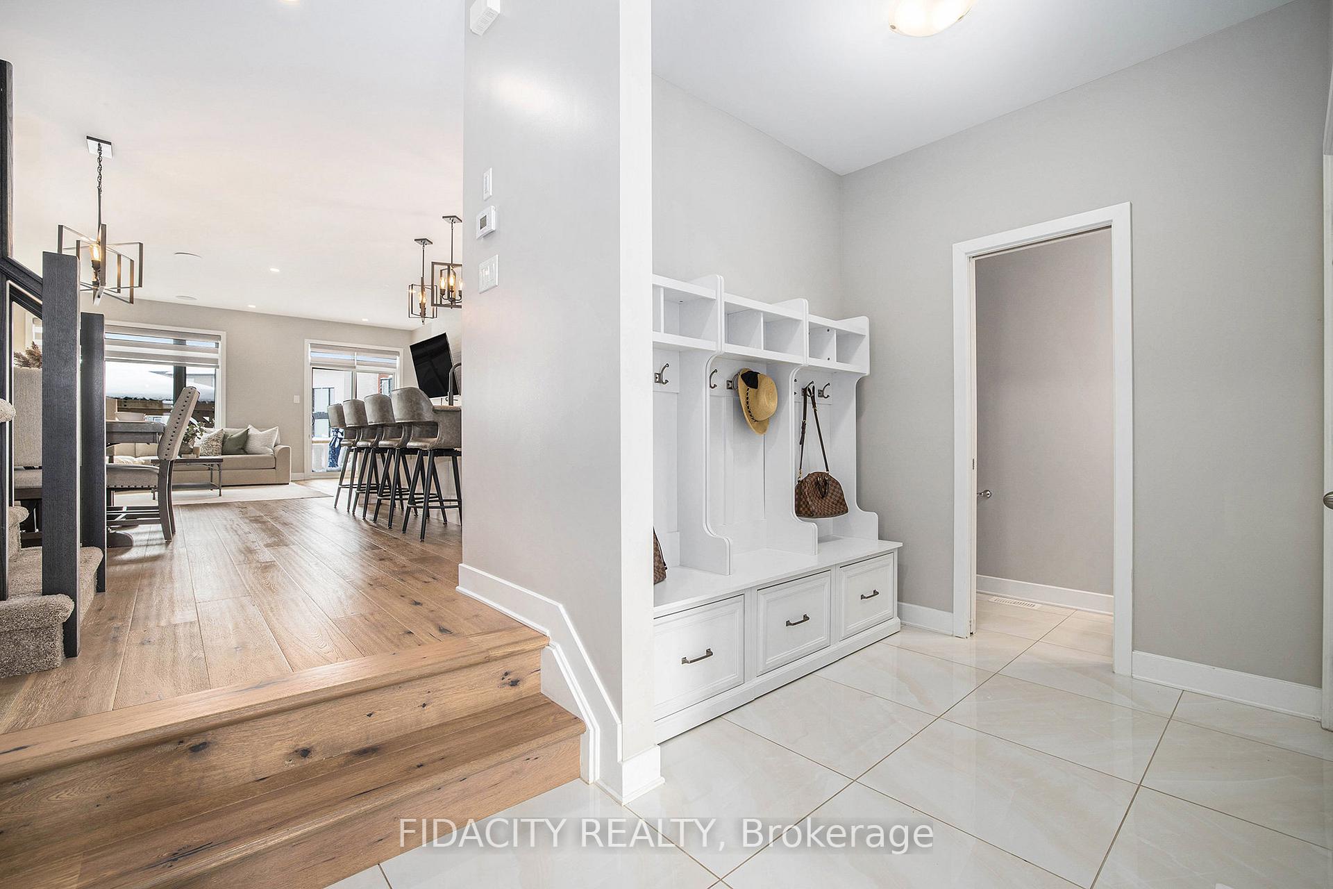 Photo 4 of 211 Lift Lane, Ottawa, Kanata - Emerald Meadows/Trailwest — HOMEH