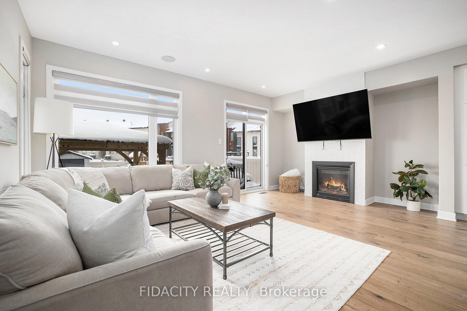 Photo 10 of 211 Lift Lane, Ottawa, Kanata - Emerald Meadows/Trailwest — HOMEH