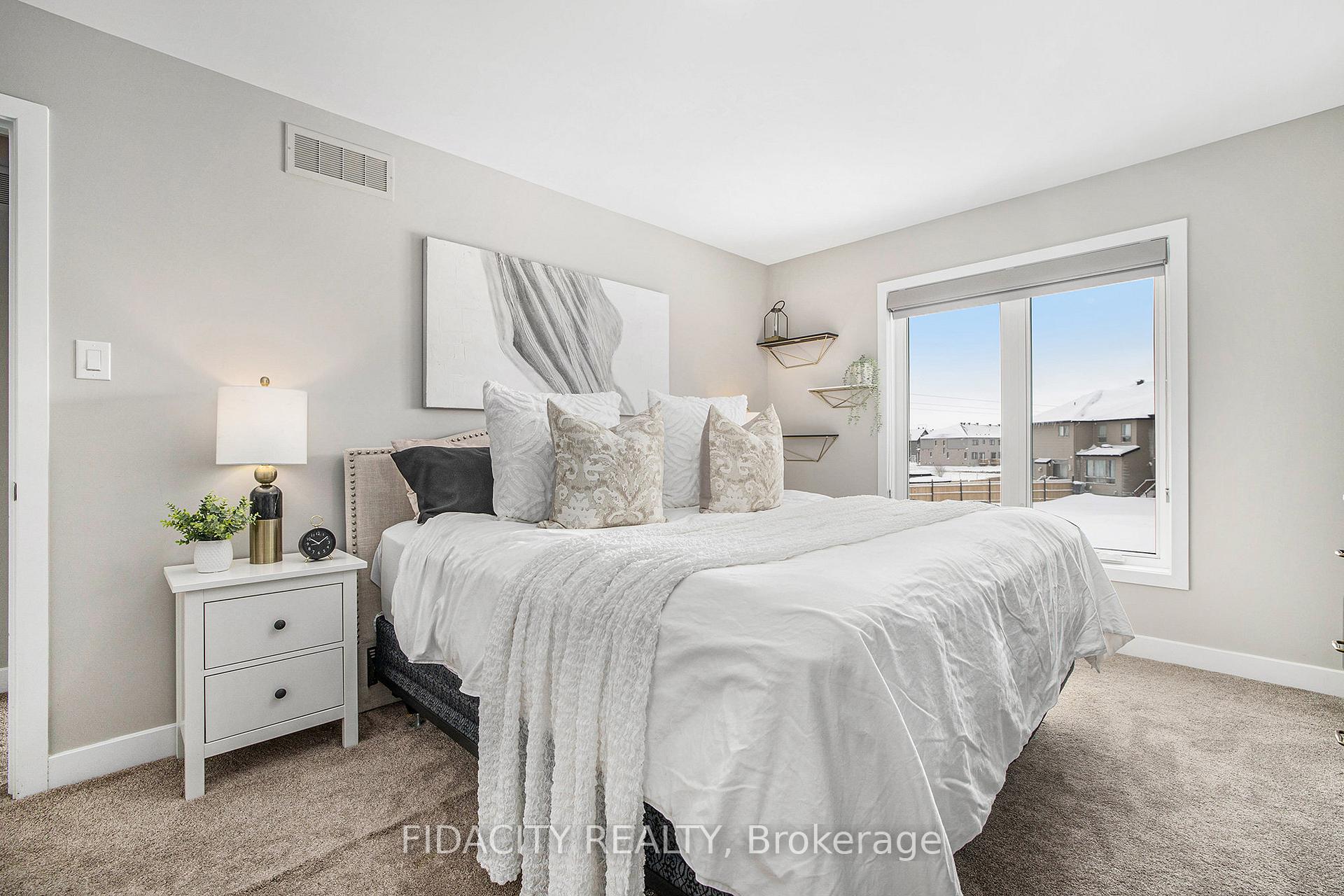 Photo 15 of 211 Lift Lane, Ottawa, Kanata - Emerald Meadows/Trailwest — HOMEH
