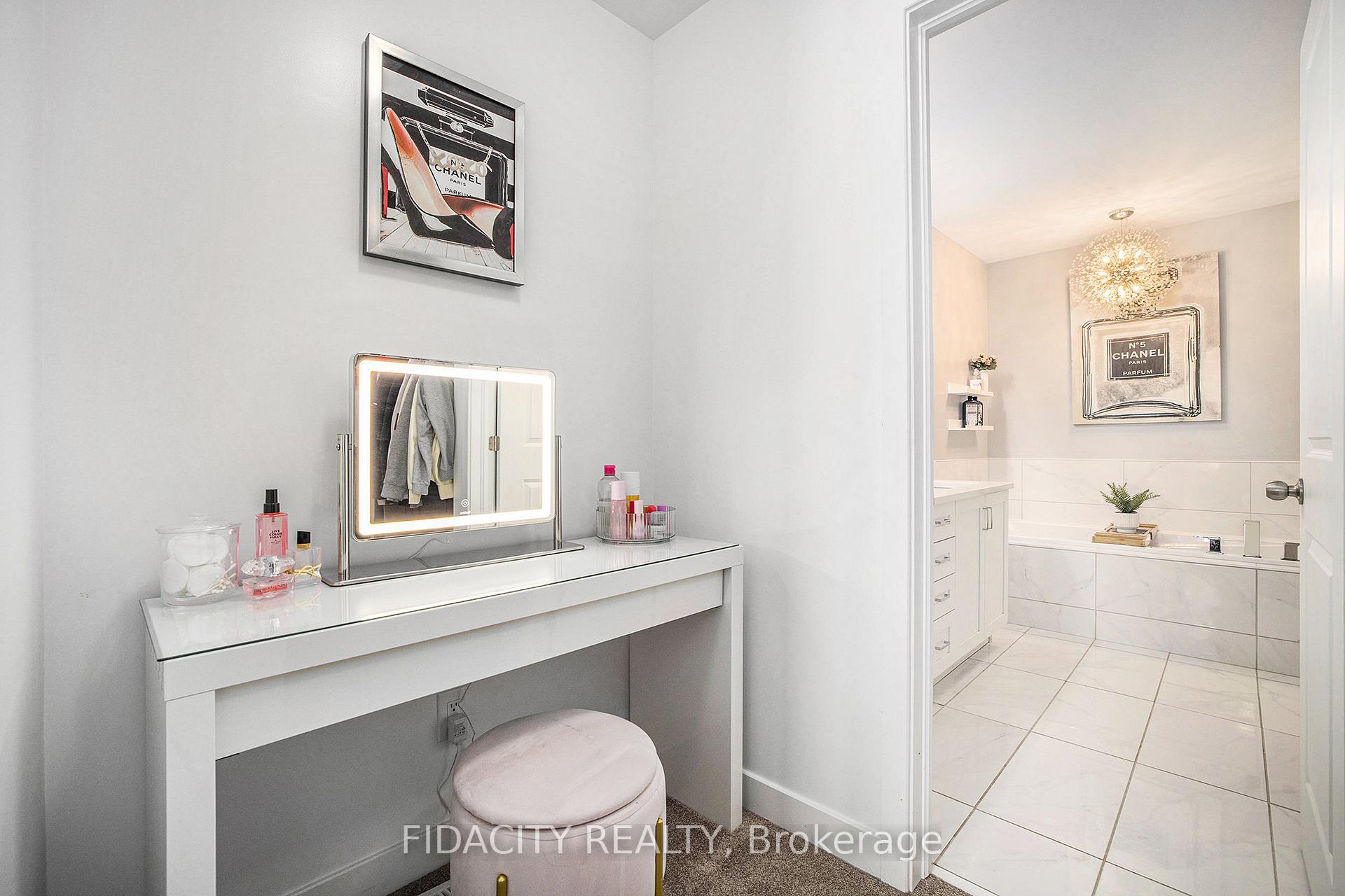 Photo 17 of 211 Lift Lane, Ottawa, Kanata - Emerald Meadows/Trailwest — HOMEH