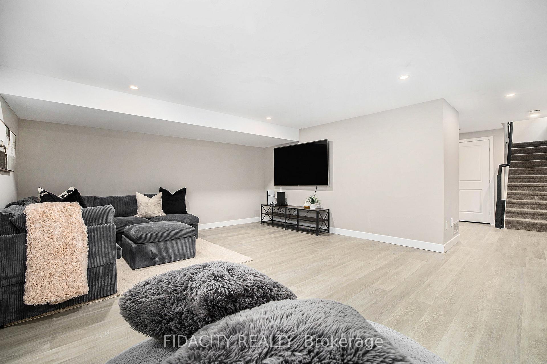 Photo 27 of 211 Lift Lane, Ottawa, Kanata - Emerald Meadows/Trailwest — HOMEH