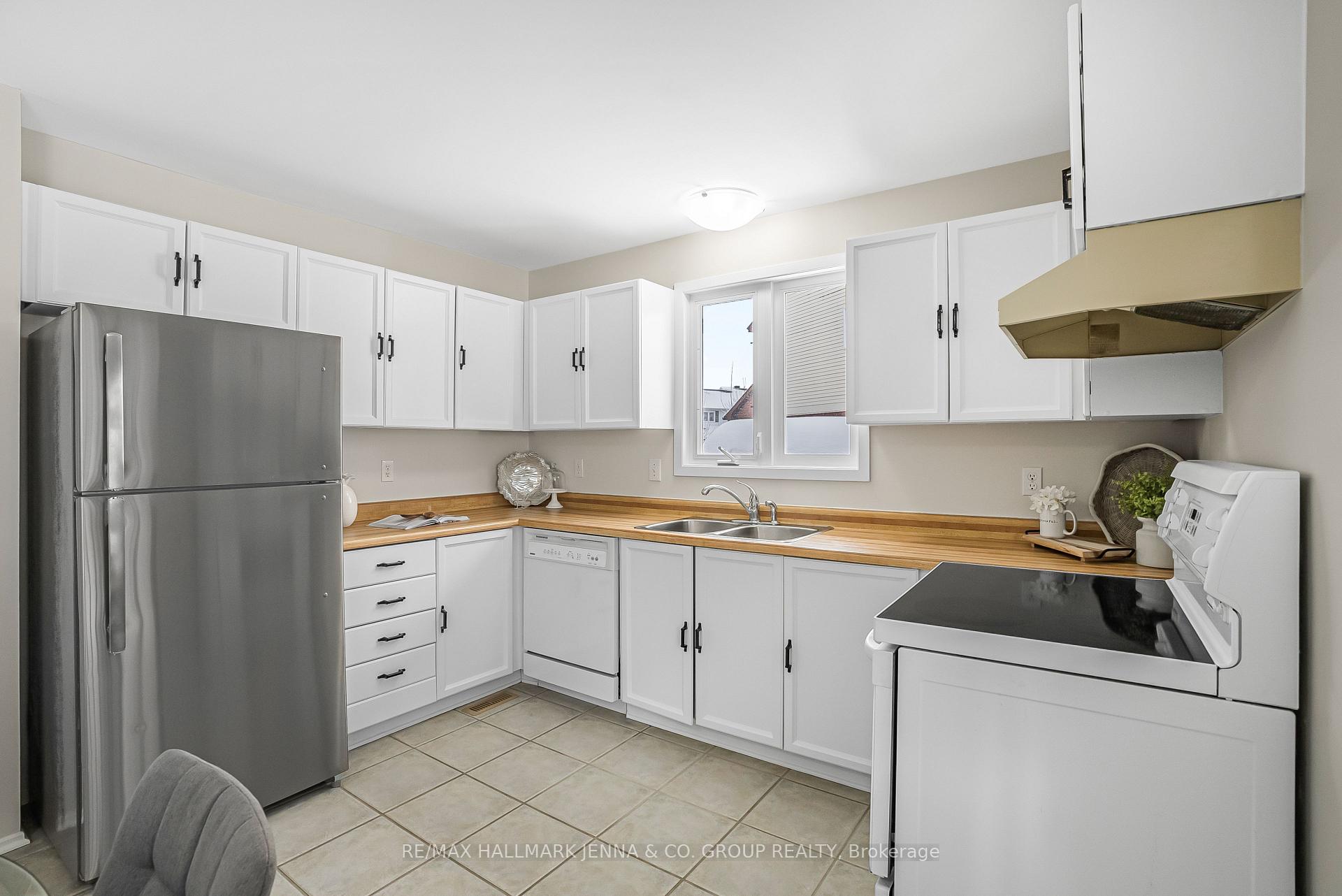 Photo 8 of 11 Bernier Terrace, Ottawa, Kanata - Katimavik — HOMEH