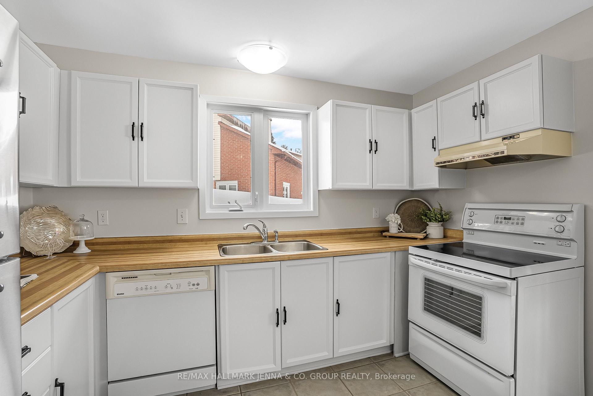 Photo 9 of 11 Bernier Terrace, Ottawa, Kanata - Katimavik — HOMEH