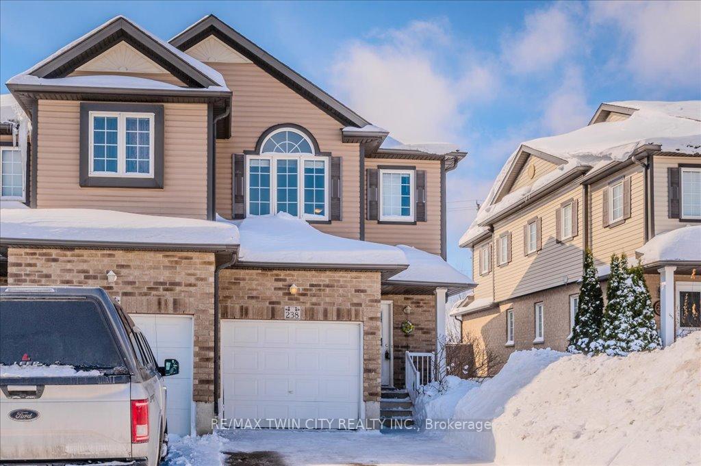 Photo 3 of 238 Countrystone Crescent, Kitchener — HOMEH