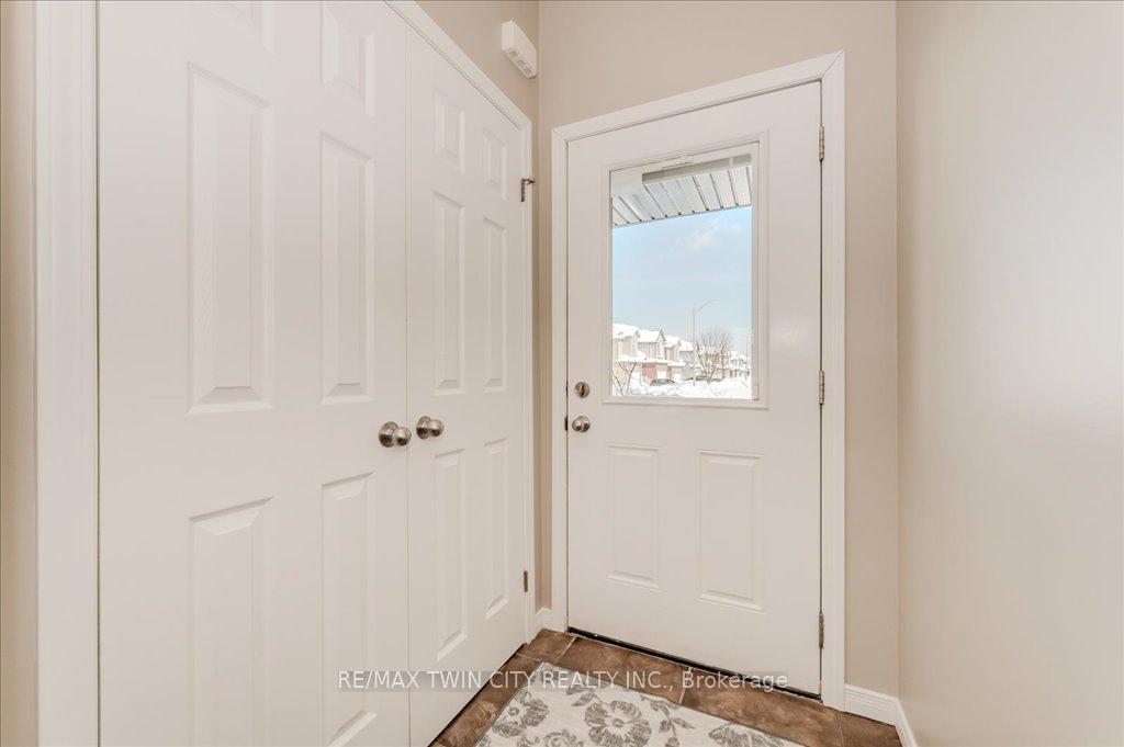 Photo 5 of 238 Countrystone Crescent, Kitchener — HOMEH