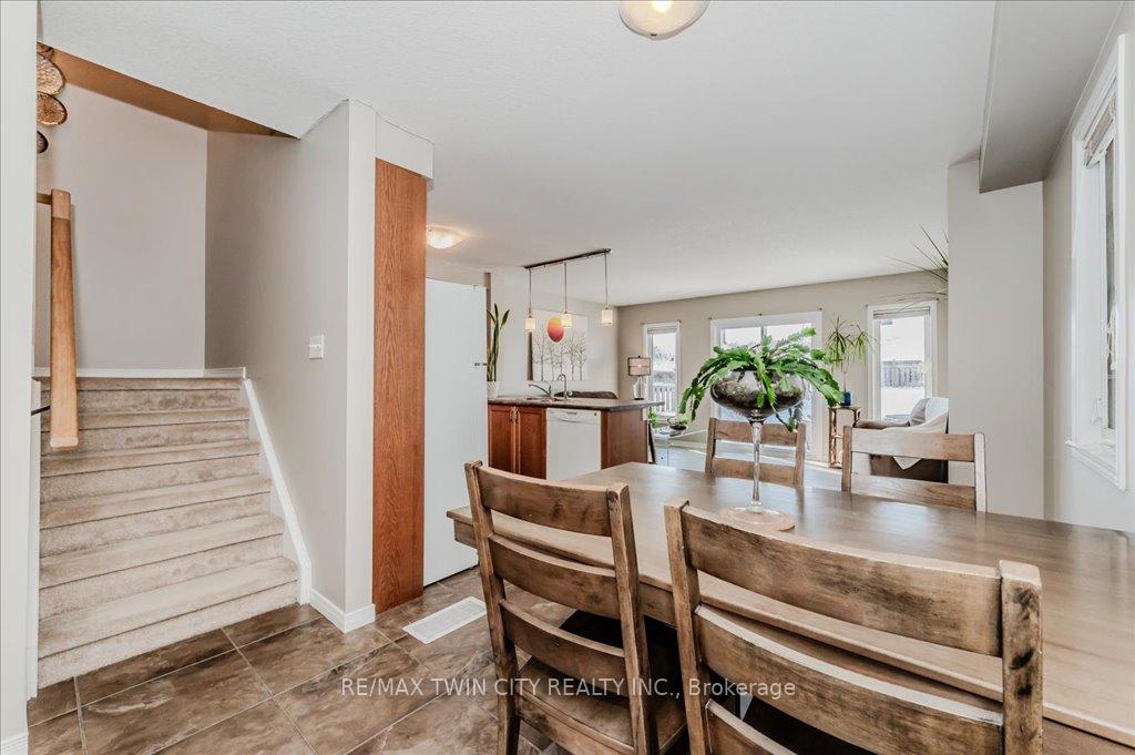 Photo 7 of 238 Countrystone Crescent, Kitchener — HOMEH