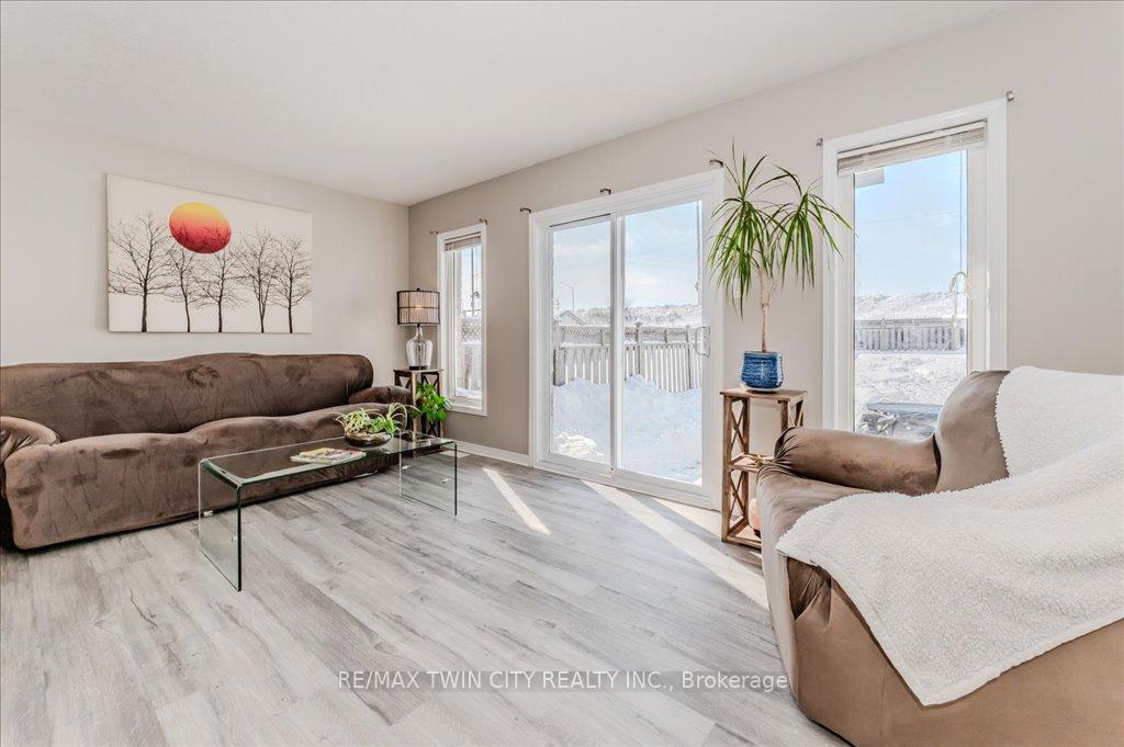 Photo 8 of 238 Countrystone Crescent, Kitchener — HOMEH