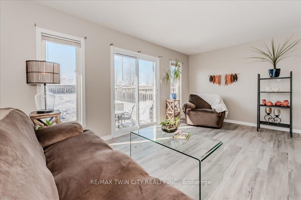 Photo 9 of 238 Countrystone Crescent, Kitchener — HOMEH