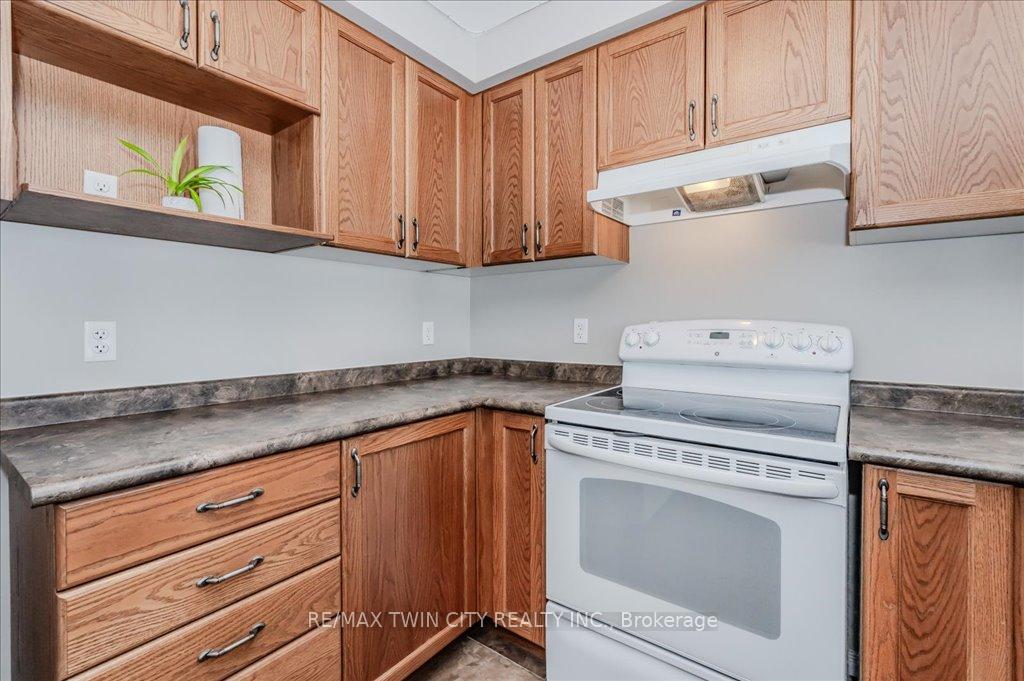 Photo 13 of 238 Countrystone Crescent, Kitchener — HOMEH