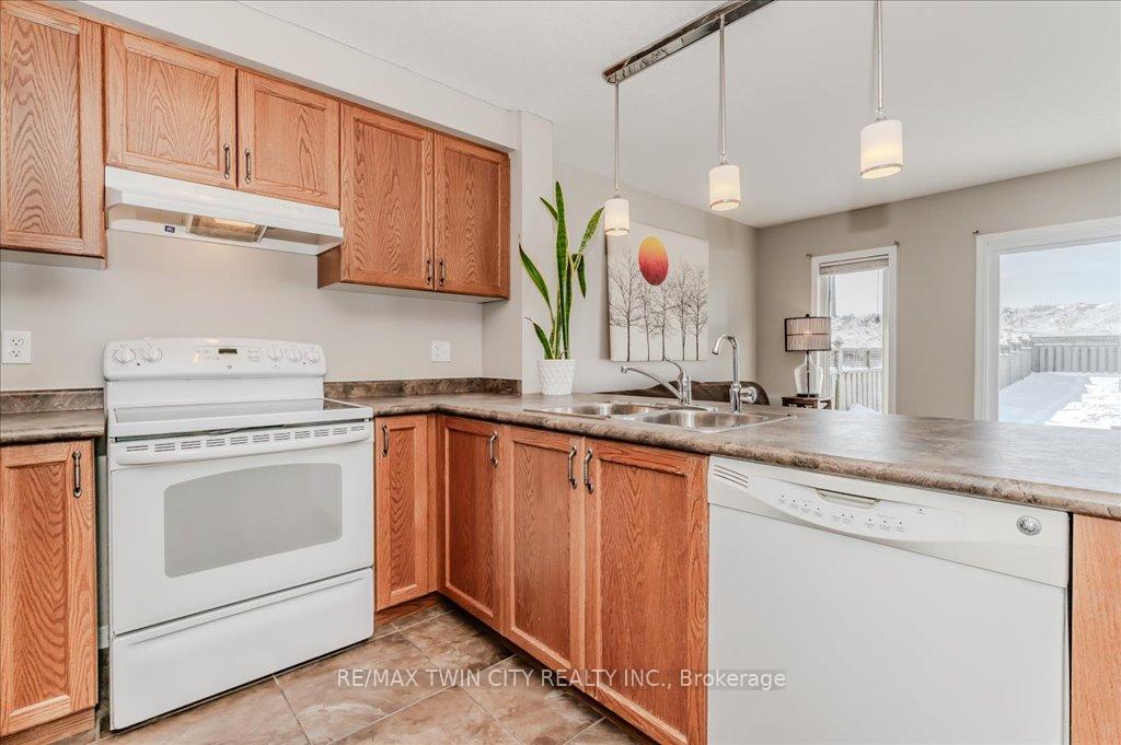 Photo 14 of 238 Countrystone Crescent, Kitchener — HOMEH