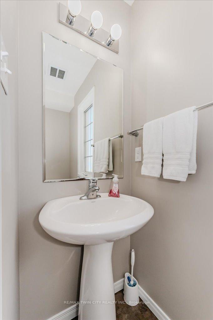 Photo 15 of 238 Countrystone Crescent, Kitchener — HOMEH