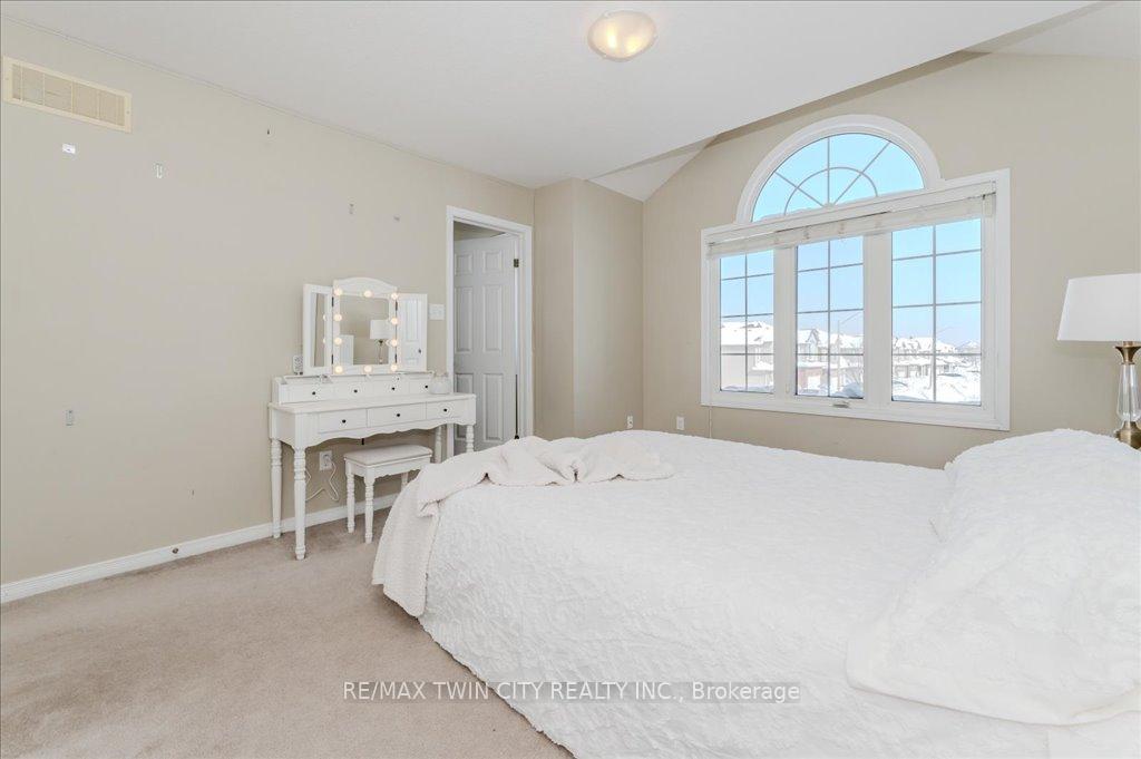 Photo 17 of 238 Countrystone Crescent, Kitchener — HOMEH