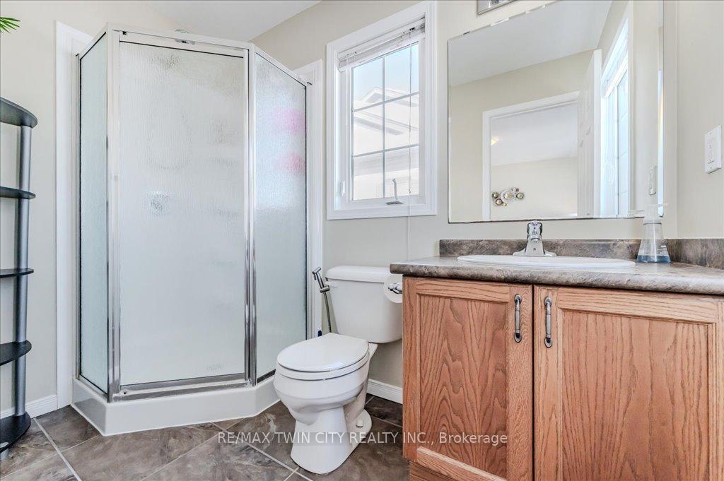 Photo 18 of 238 Countrystone Crescent, Kitchener — HOMEH