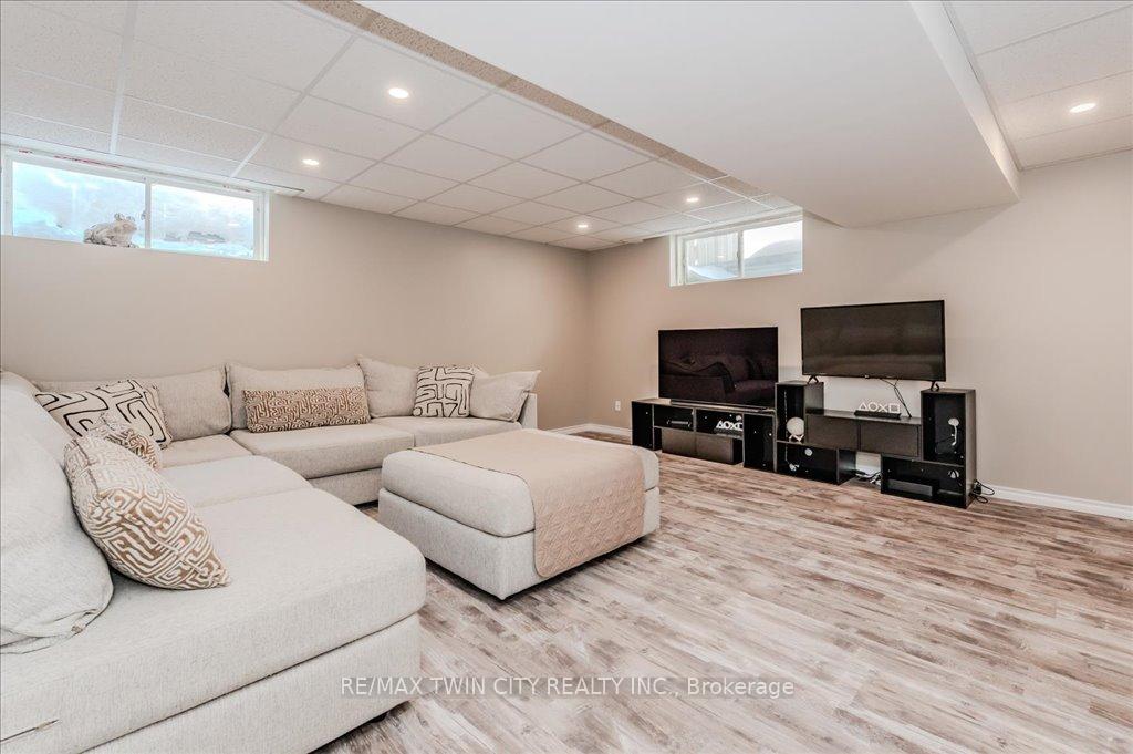 Photo 26 of 238 Countrystone Crescent, Kitchener — HOMEH