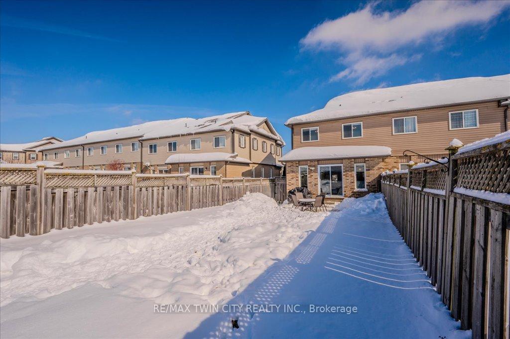 Photo 32 of 238 Countrystone Crescent, Kitchener — HOMEH