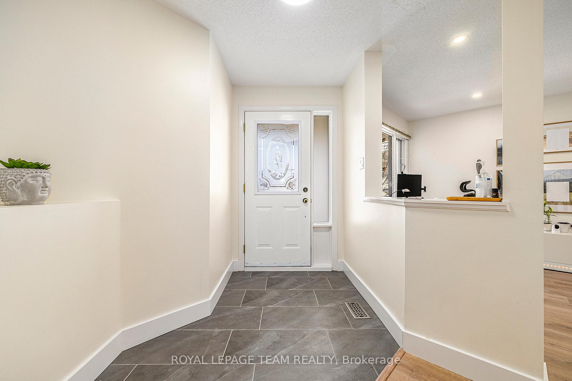 Photo 4 of 24 Rivergreen Crescent, Ottawa, Kanata - Bridlewood — HOMEH