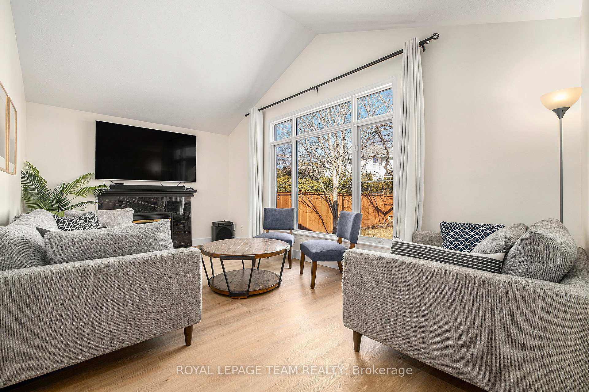 Photo 10 of 24 Rivergreen Crescent, Ottawa, Kanata - Bridlewood — HOMEH