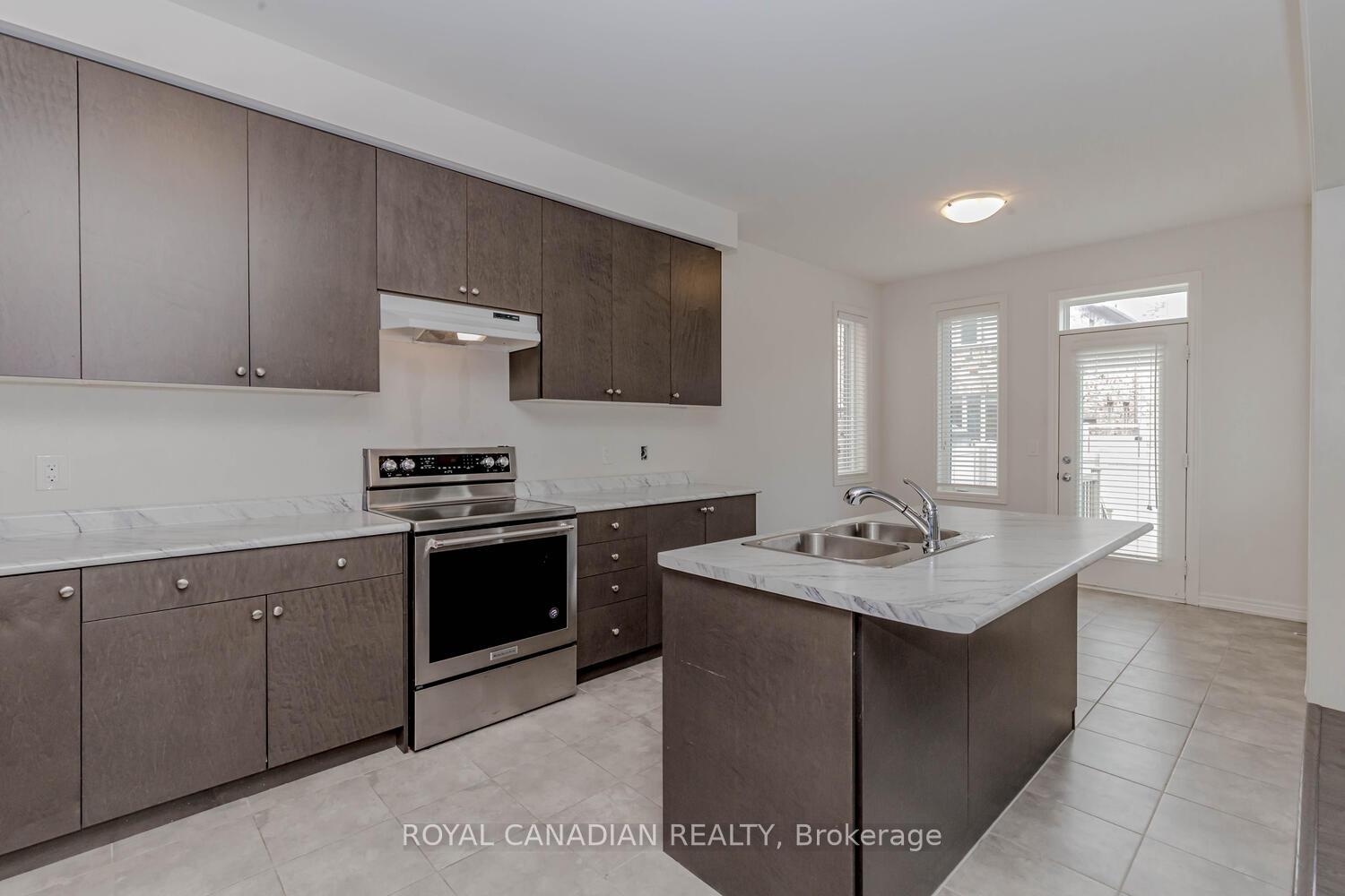 Photo 14 of 1467 Pratt Heights, Milton, Ford — HOMEH