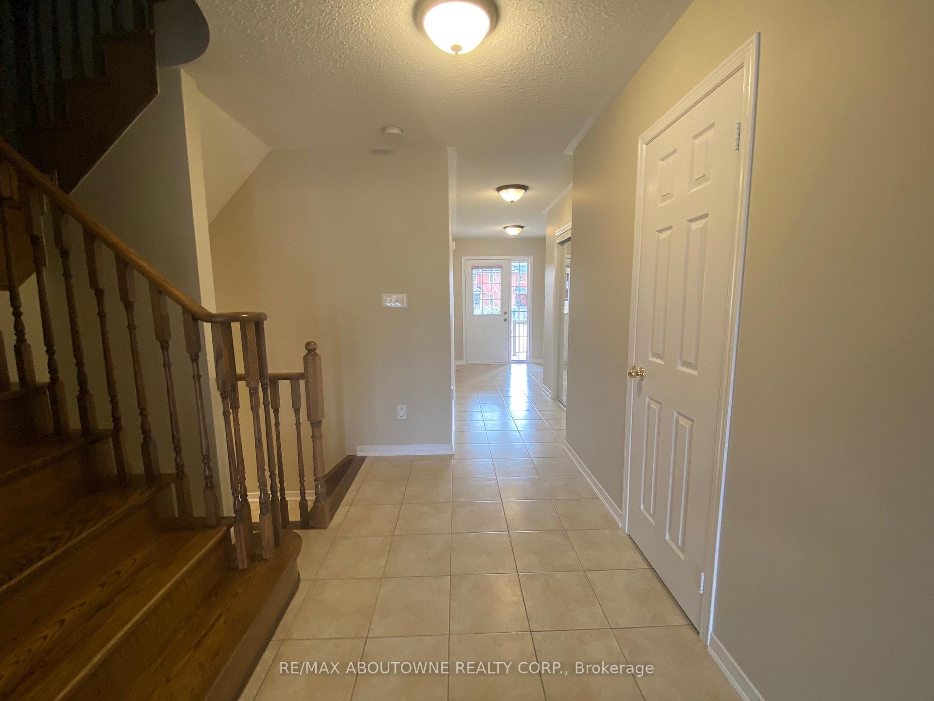 Photo 2 of 13 Mcphail Place, Hamilton, Waterdown — HOMEH