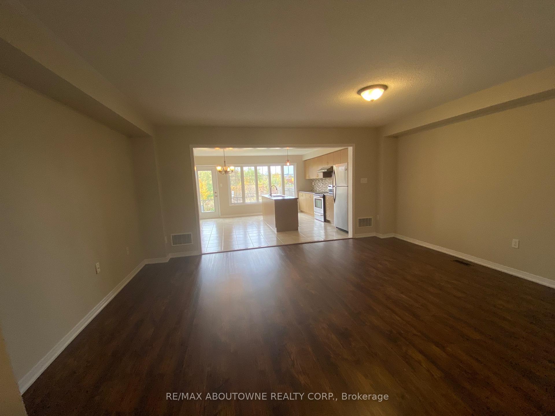 Photo 3 of 13 Mcphail Place, Hamilton, Waterdown — HOMEH