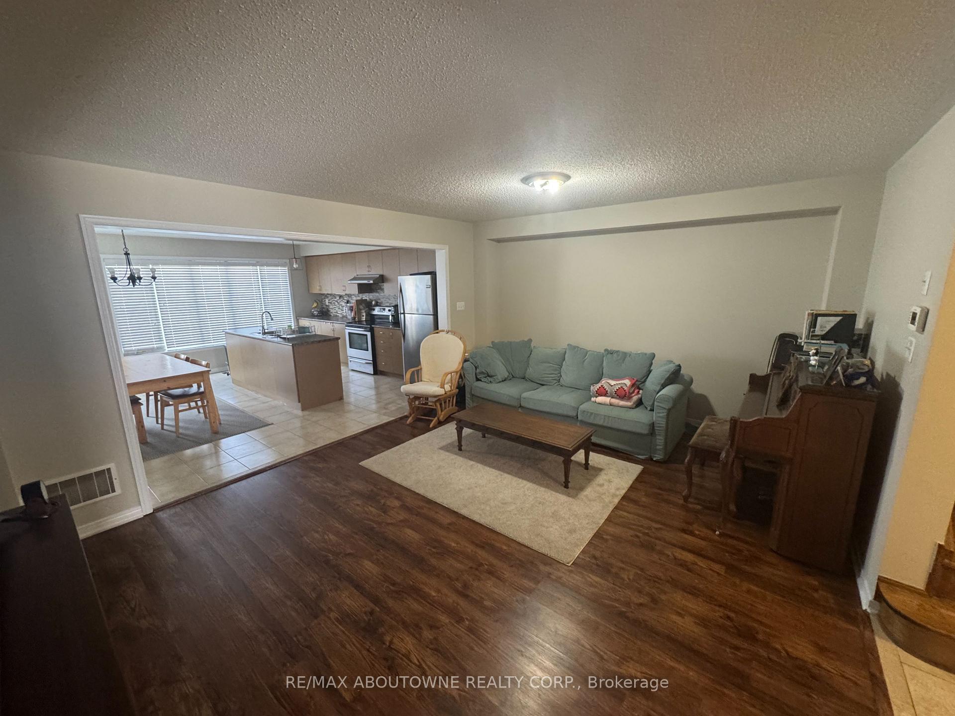 Photo 6 of 13 Mcphail Place, Hamilton, Waterdown — HOMEH
