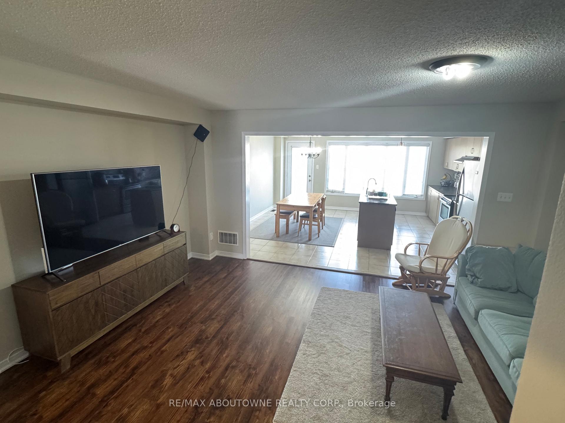 Photo 7 of 13 Mcphail Place, Hamilton, Waterdown — HOMEH