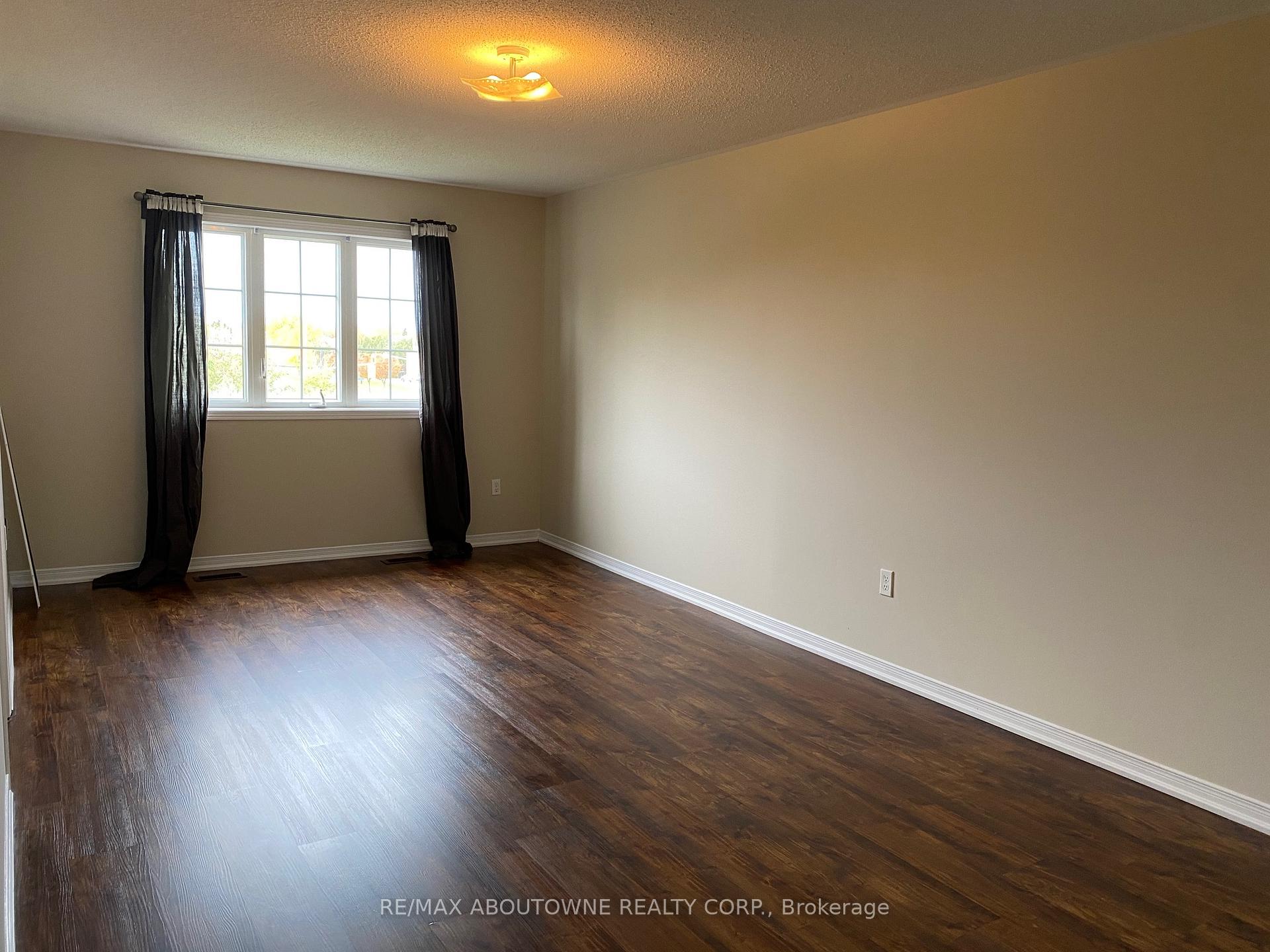 Photo 9 of 13 Mcphail Place, Hamilton, Waterdown — HOMEH