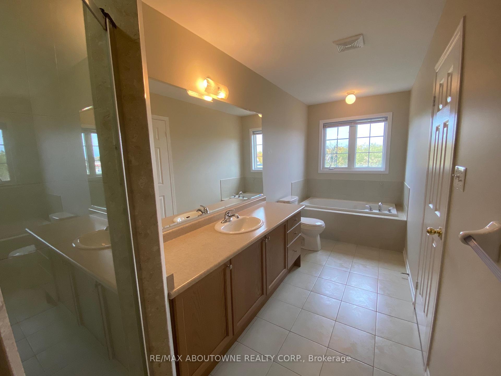 Photo 11 of 13 Mcphail Place, Hamilton, Waterdown — HOMEH