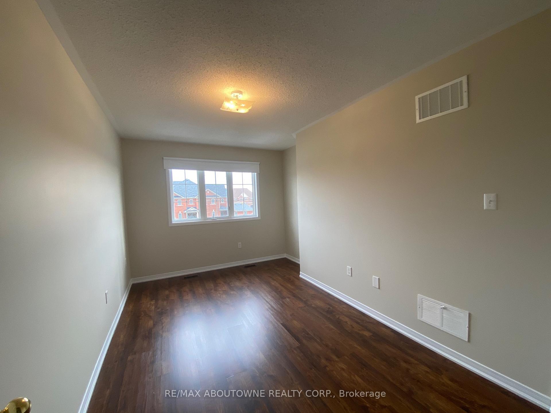 Photo 14 of 13 Mcphail Place, Hamilton, Waterdown — HOMEH