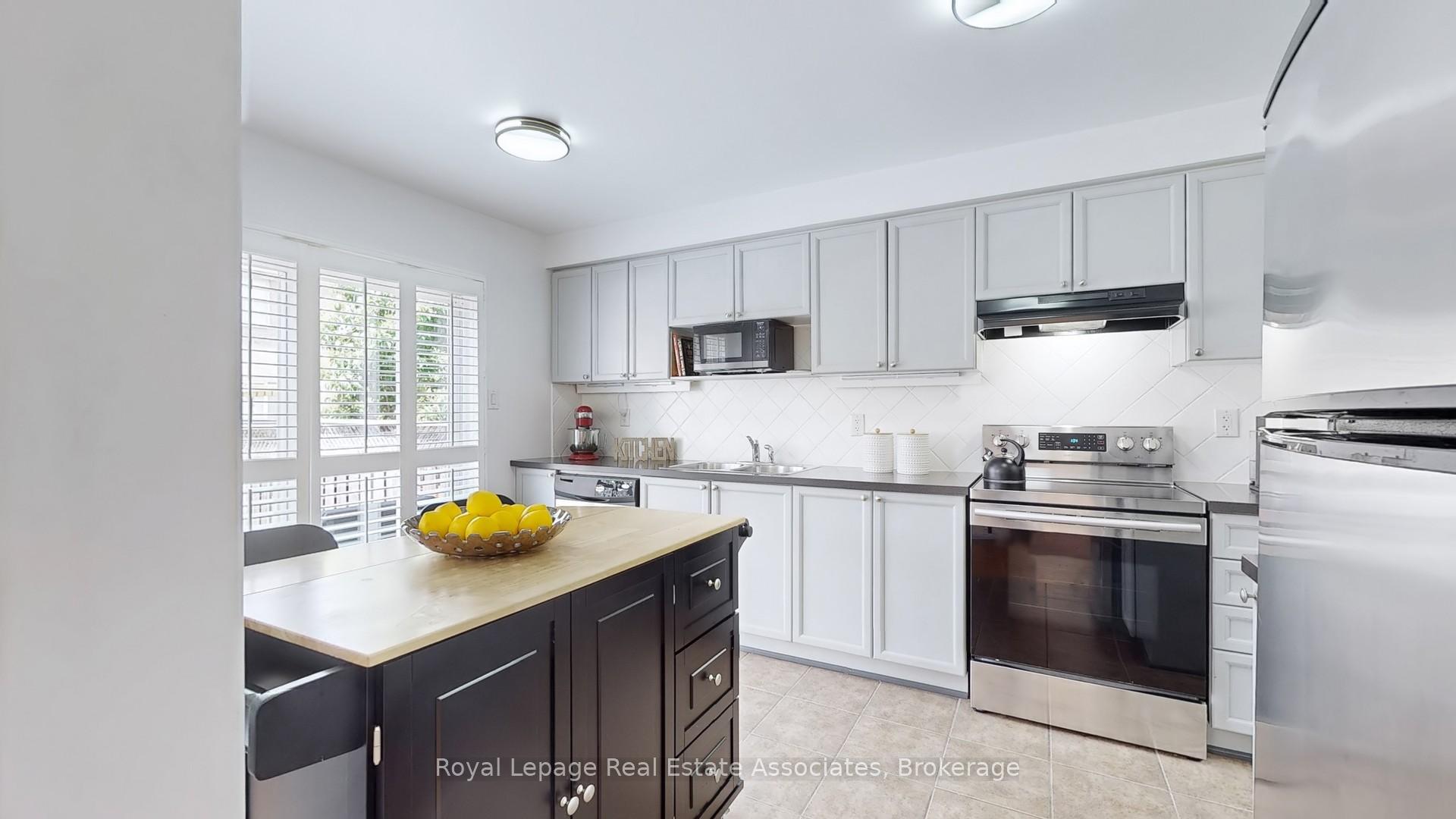 Photo 11 of 721 Shortreed Crescent, Milton, Coates — HOMEH