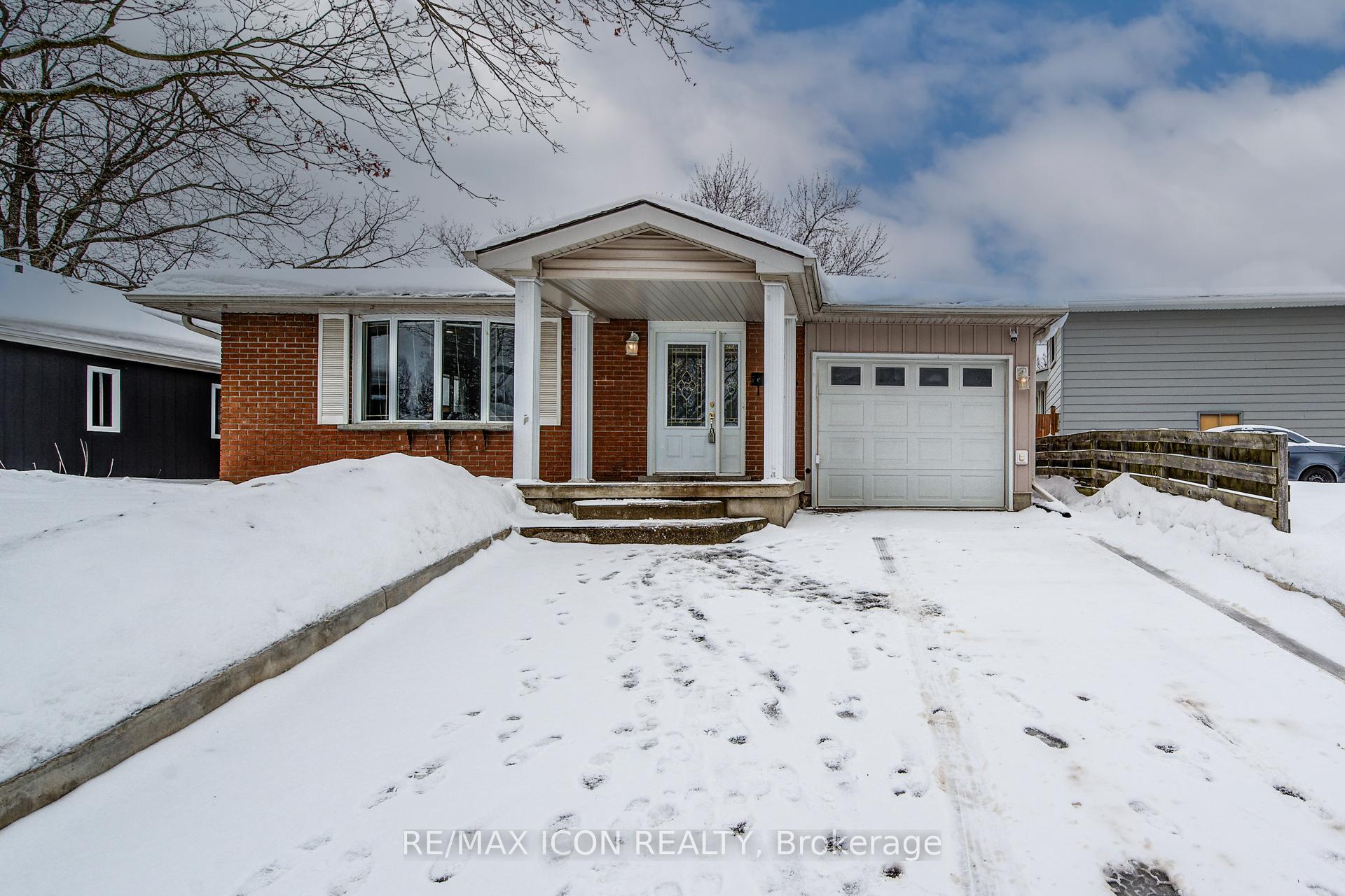 Front of 29 Rossford Crescent