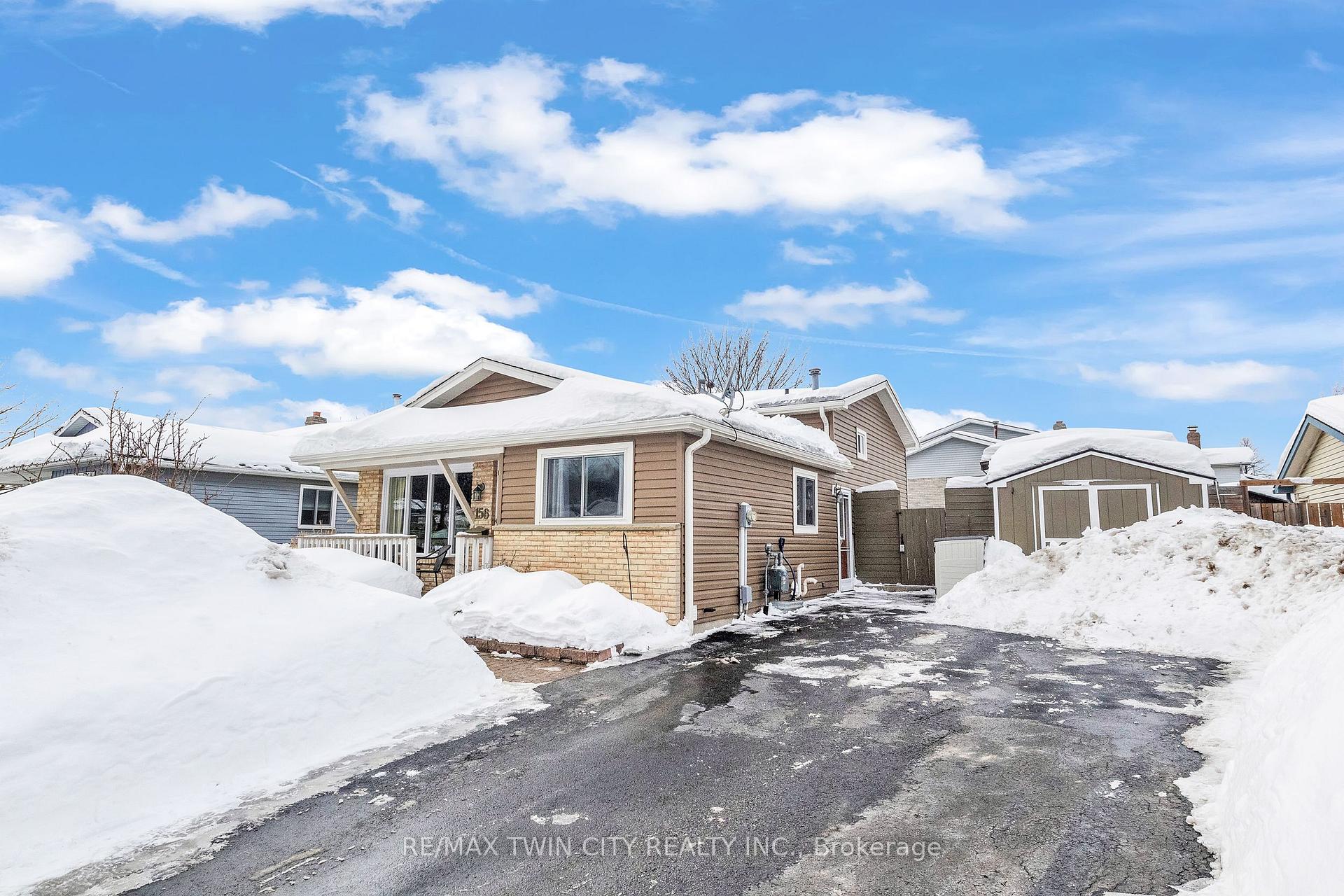 Photo 2 of 156 Sugar Maple Street, Kitchener — HOMEH