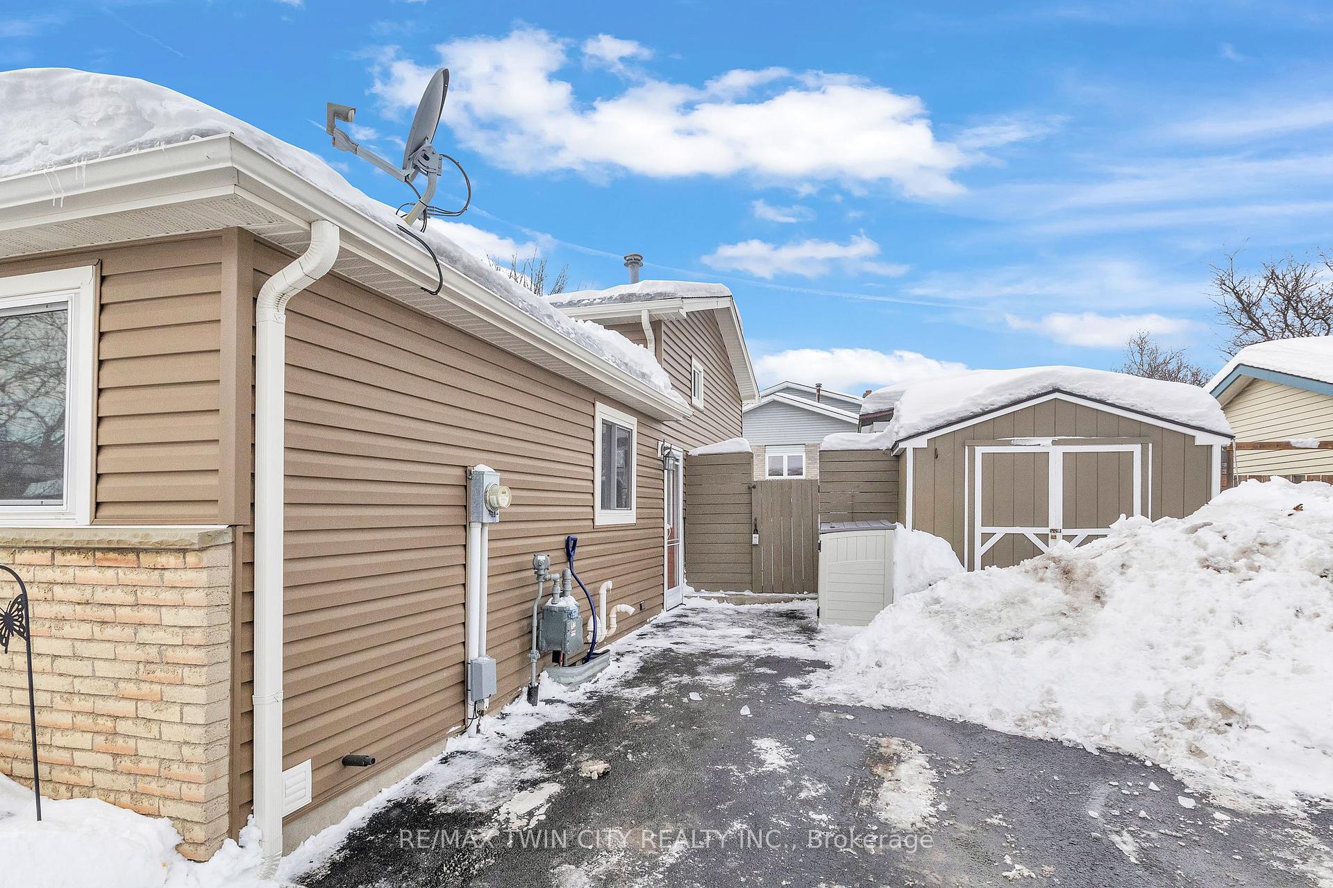 Photo 3 of 156 Sugar Maple Street, Kitchener — HOMEH