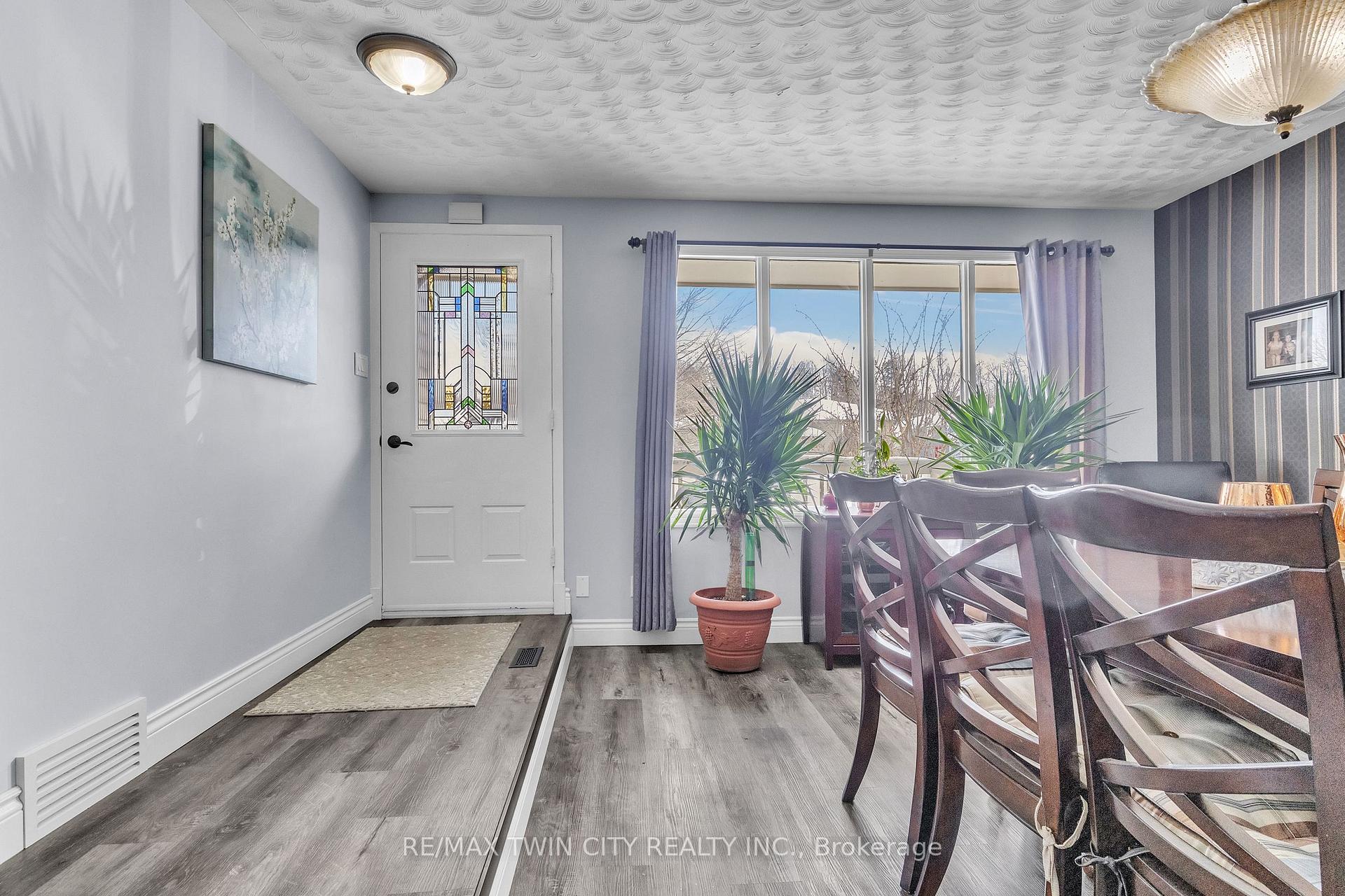 Photo 5 of 156 Sugar Maple Street, Kitchener — HOMEH