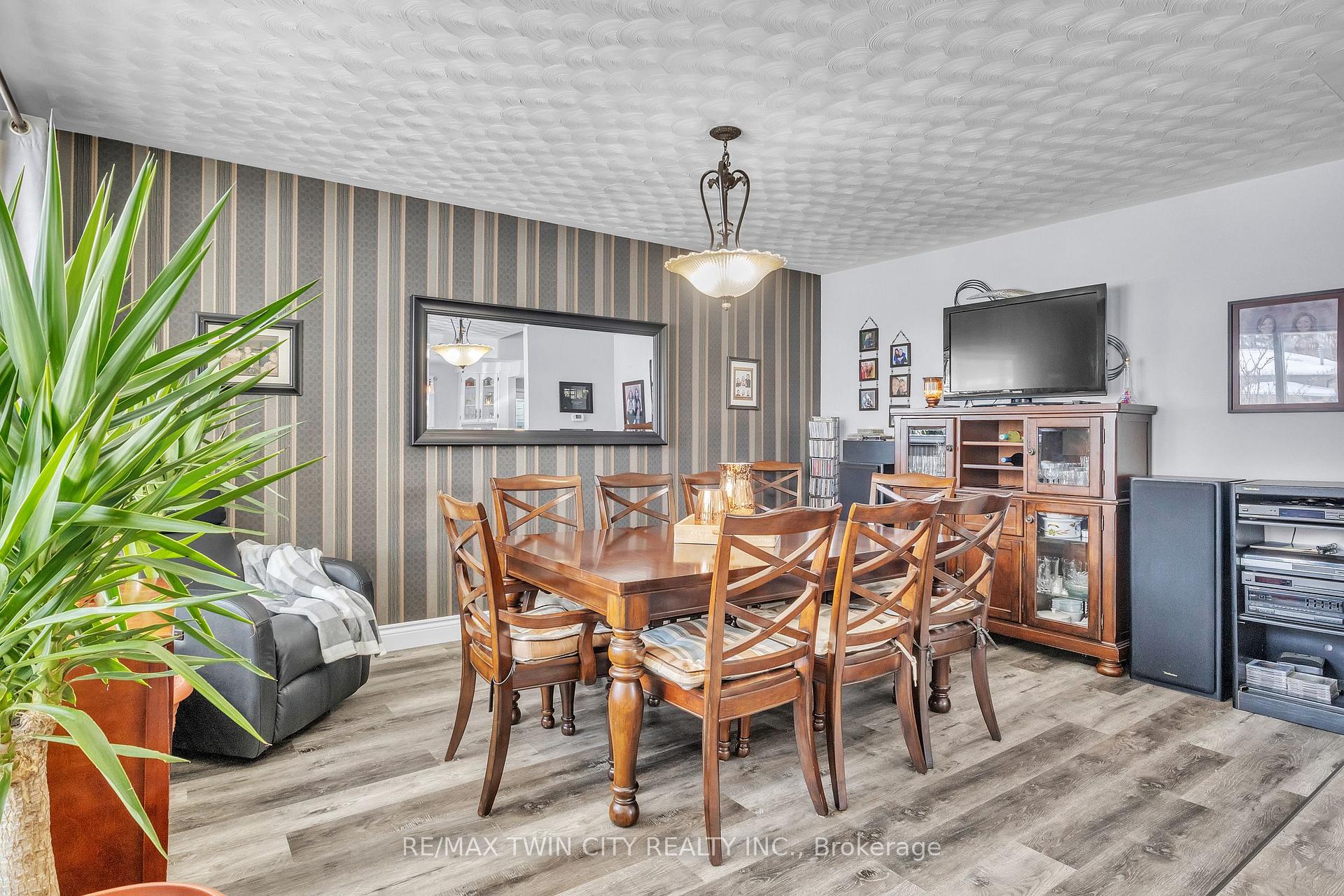 Photo 6 of 156 Sugar Maple Street, Kitchener — HOMEH